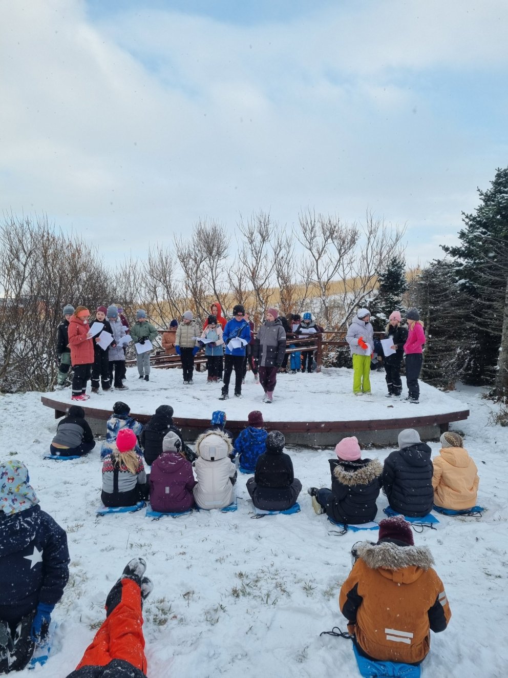 Leikæfing úti hjá 5.bekk