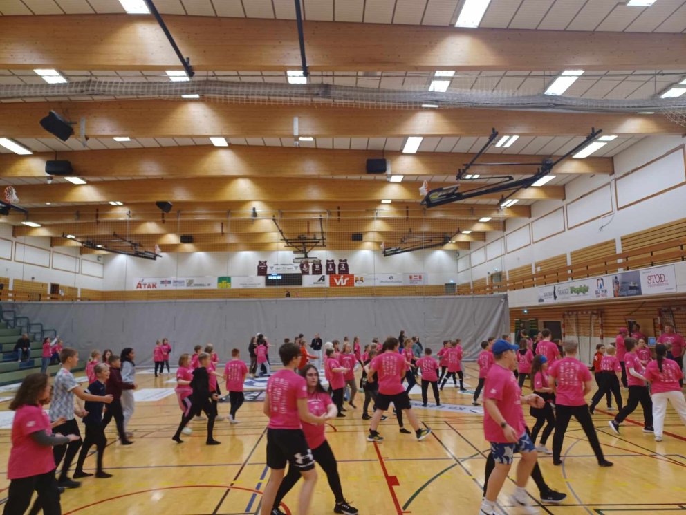 Dansmaraþon í Árskóla