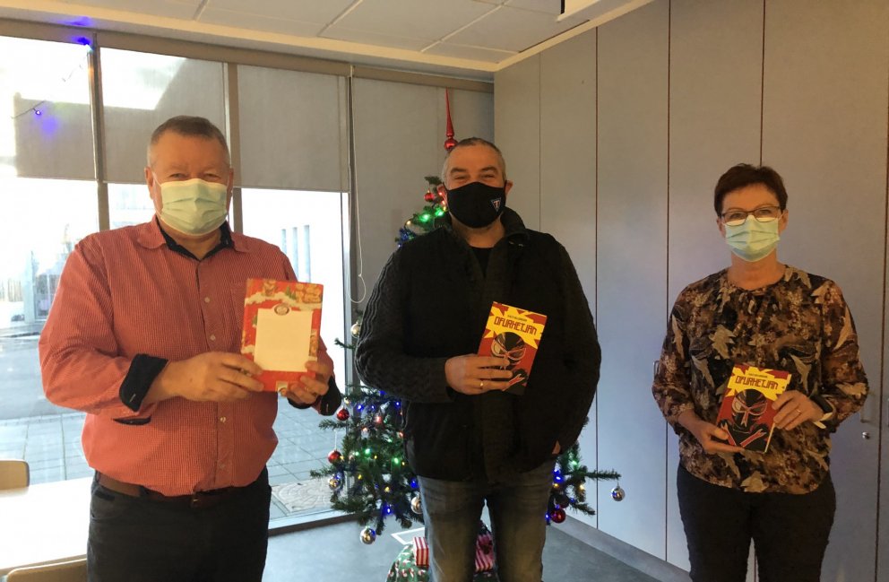 Frá afhendingu bókanna til skólastjórnenda.