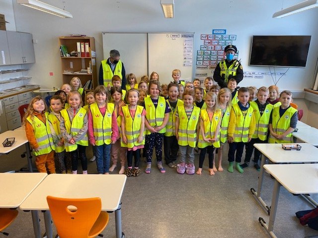 Endurskinsvesti frá Kiwanisklúbbnum Drangey og VÍS