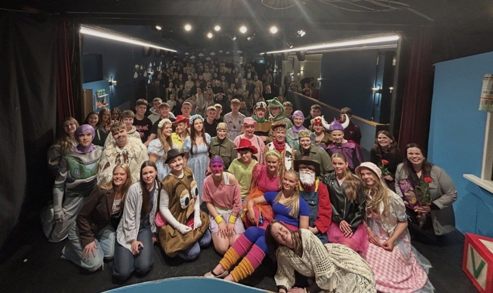 Sáttur hópur að lokinni frumsýningu.