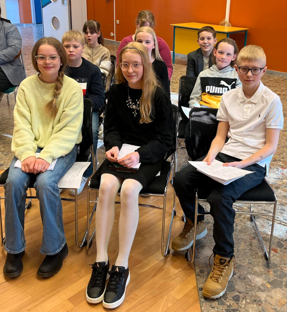 Þátttakendur í upplestrarkeppninni.