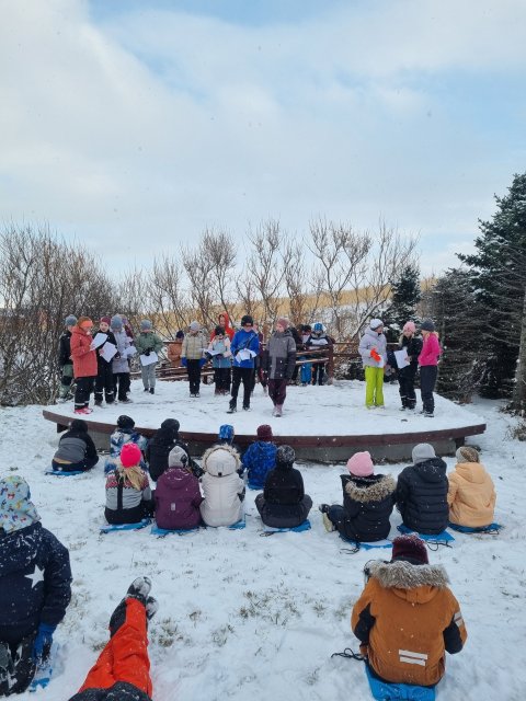 Leikæfing úti hjá 5.bekk