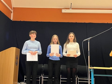 Verðlaunahafarnir Greta Berglind (3. sæti), Snæfríður (2. sæti) og Dagmar Helga (1. sæti).