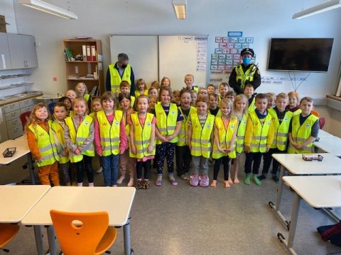 Endurskinsvesti frá Kiwanisklúbbnum Drangey og VÍS