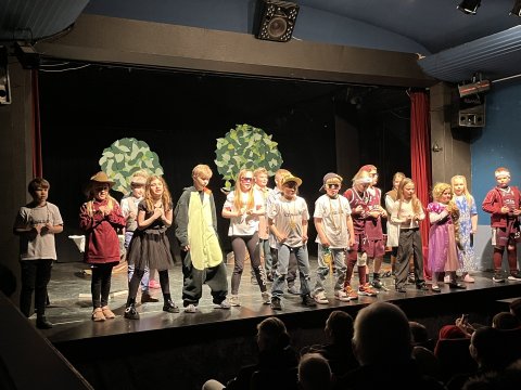 31 sýning í Bifröst